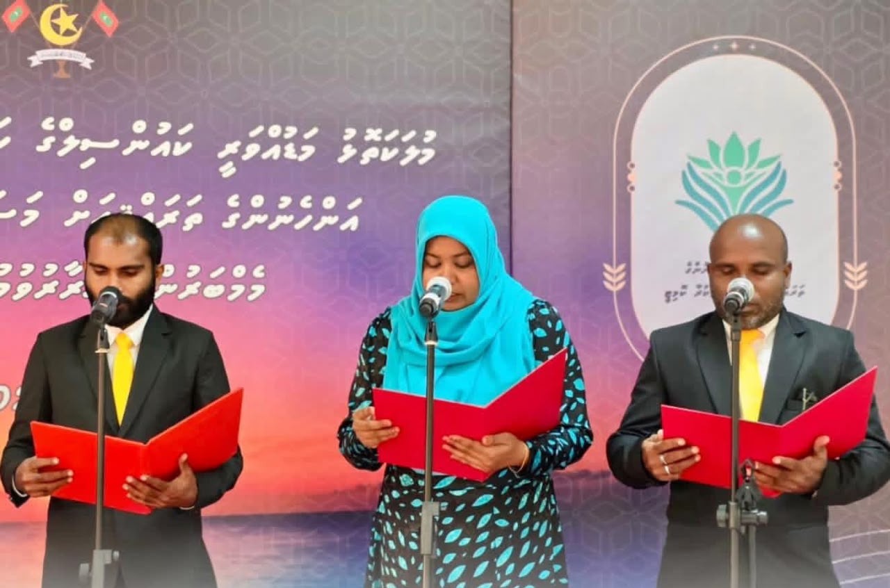 މުލަކަތޮޅު މަޑުއްވަރި ކައުންސިލްގެ 05 ވަނަ ދަޢުރުގެ ކައުންސިލް މެމްބަރުން ހުވާކުރުމާއި، ކައުންސިލްގެ އ.ތ.މ ކޮމިޓީގެ މެމްބަރުން އިޤުރާރުގައި ސޮއިކުރުމުގެ ދަރުބާރު
