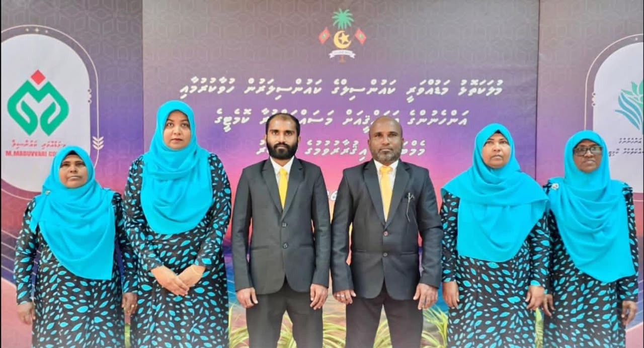 މުލަކަތޮޅު މަޑުއްވަރި ކައުންސިލްގެ 05 ވަނަ ދަޢުރުގެ ކައުންސިލް މެމްބަރުން ހުވާކުރުމާއި، ކައުންސިލްގެ އ.ތ.މ ކޮމިޓީގެ މެމްބަރުން އިޤުރާރުގައި ސޮއިކުރުމުގެ ދަރުބާރު